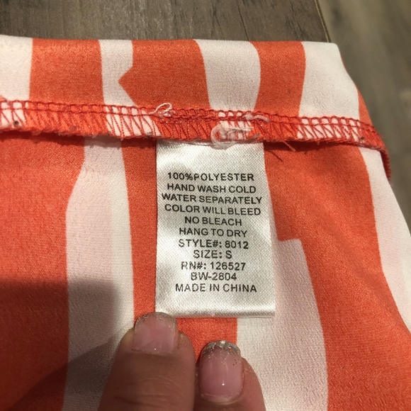 SOLD! Sleeveless Coral and White Tank - Picture 4 of 5